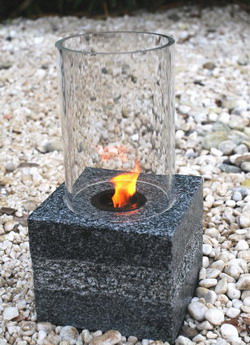 Deko-Feuer ca.18x18x15 cm, mit Granitsockel und feuerfestem Glaszylinder 129,-€    